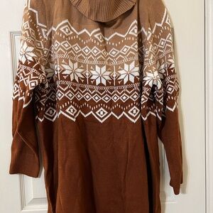 BloomChic Women's Brown and White Turtleneck Sweater
